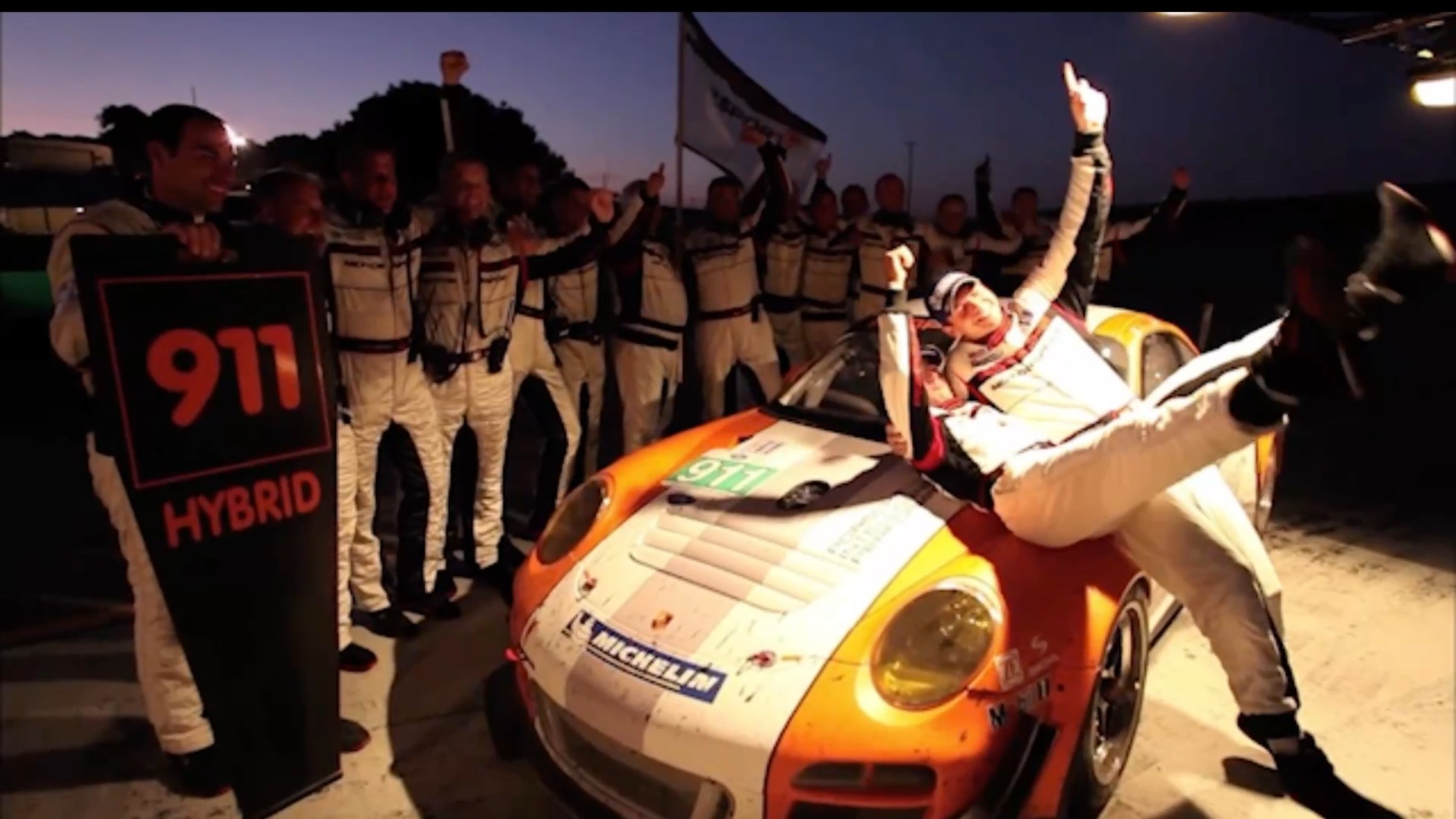 911 Hybrid with the race team